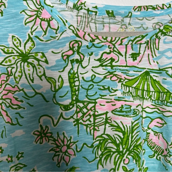 Lilly Pulitzer Graphic Mermaid Beach Print Tee Size: Medium (M) - Picture 4 of 7